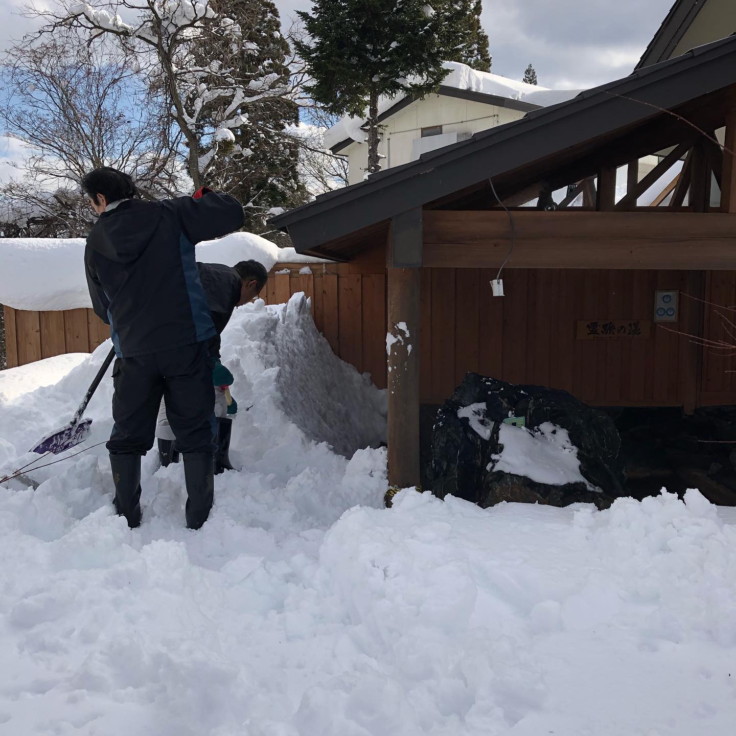 雪かき作業中！