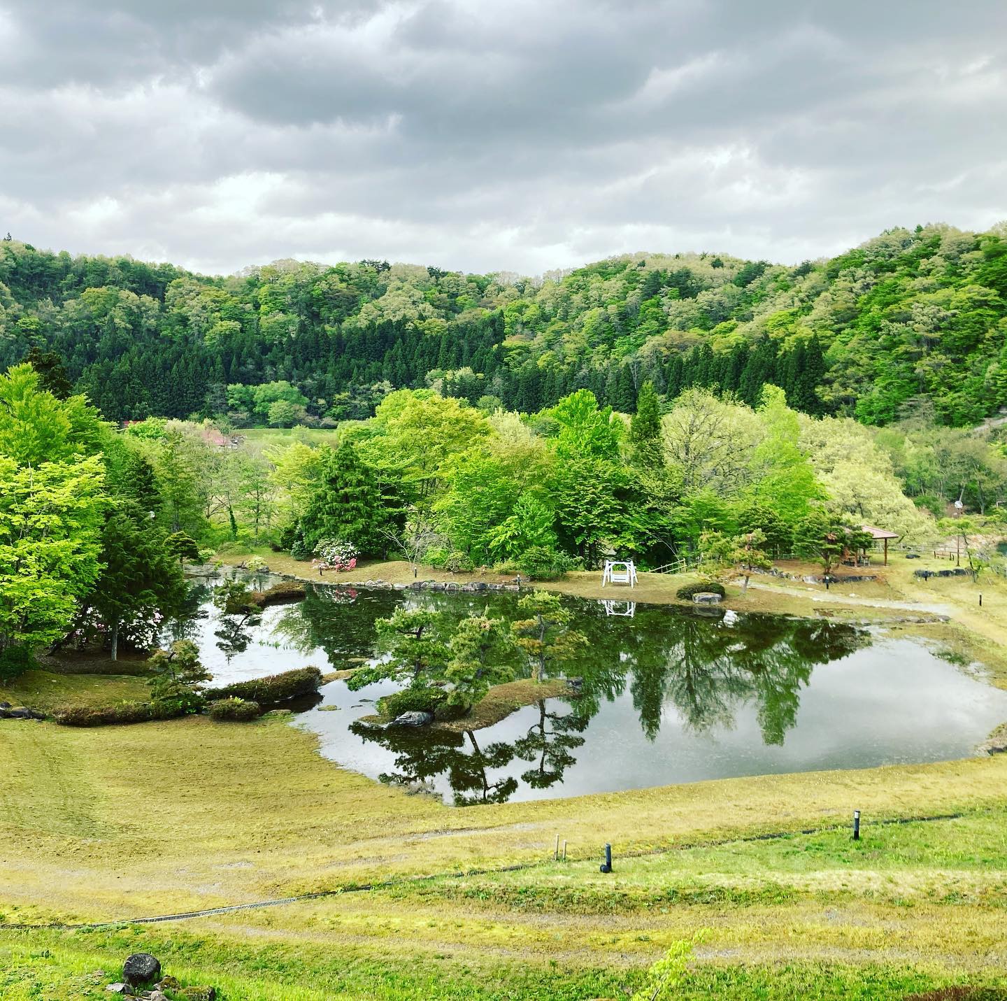 ただいまお庭のメンテナンス中です♪