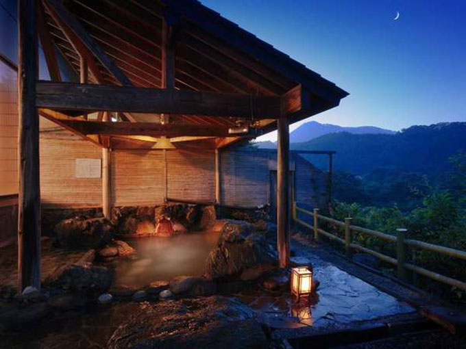 夕暮れ時の露天風呂