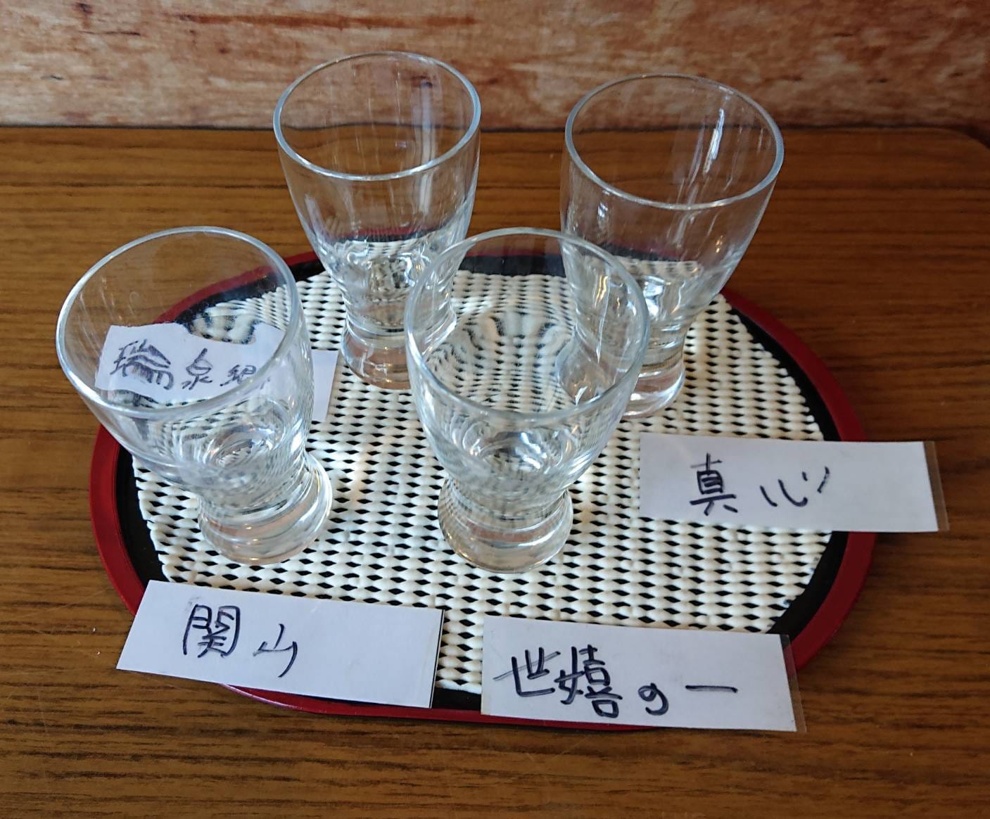 地酒飲み比べセットが大好評です♪