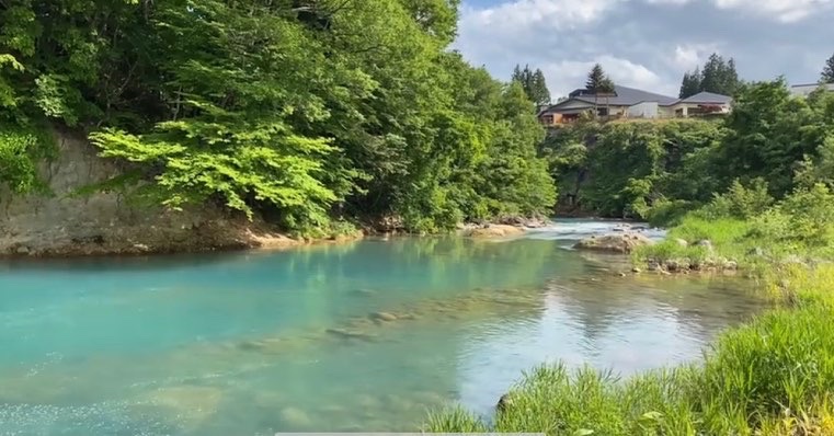 磐井川はエメラルドグリーン！