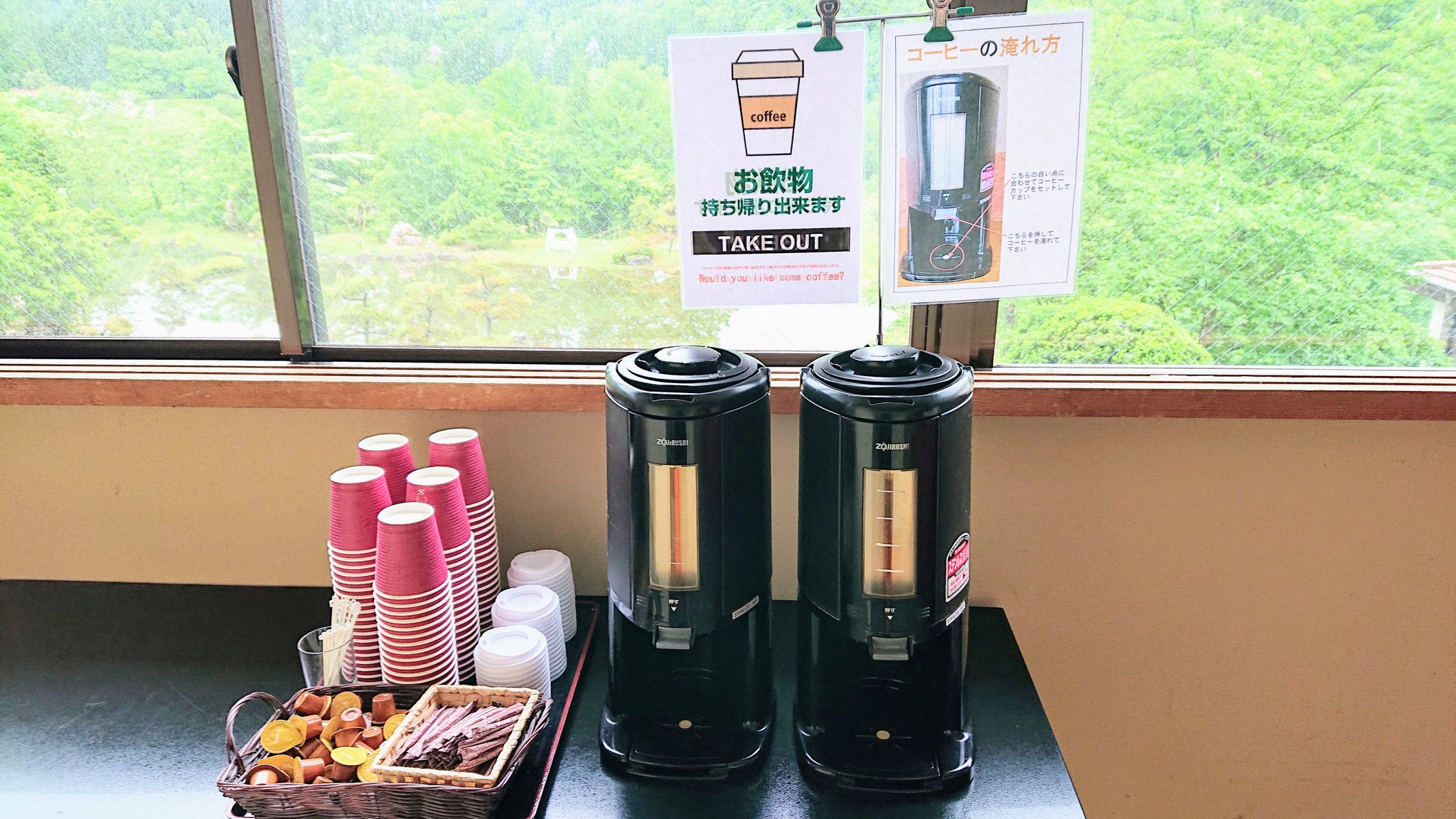 朝食バイキングのコーヒーはお持ち帰りいただけるのです♪